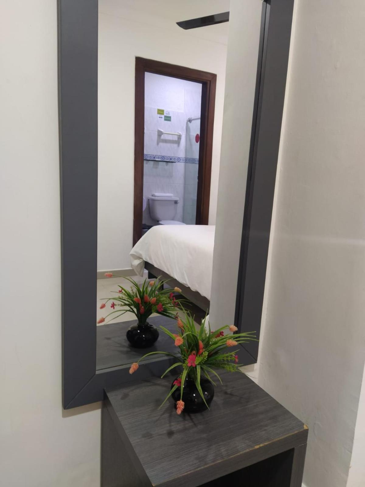 Hotel La Casa 1 Монтерія Екстер'єр фото